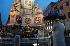Pope Francis makes surprise visit to Immaculate Conception statue in rain-drenched Rome