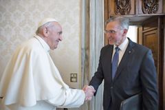 Pope Francis meets Knights of Columbus leader at Vatican