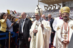 Our only ‘fanaticism’ should be love, Pope tells Egypt’s Catholics