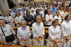 Pope to religious: Your hearts must be open 24-7