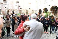 Pope Francis meets with women inmates, artists in Venice