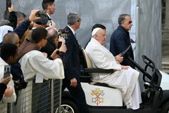 Pope Francis calls on youth to shift from digital passivity to active community engagement