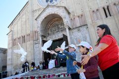 Pope Francis’ pastoral visit to Verona emphasizes call to be peacemakers