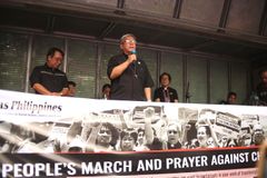 Bishop leads prayer march vs charter change at Senate