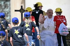 Pope Francis explains mystery of Holy Trinity to 50,000 young people