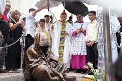 Begging Jesus statue installed at Baclaran Church