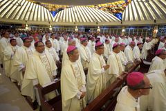 Bishops on divorce: ‘Maghunos-dili muna tayo’