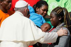 Share hope with those seeking better lives, pope says