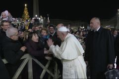 Pope begins New Year with apology, prayers for peace