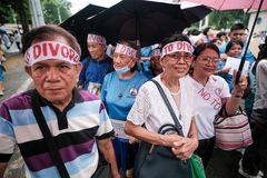 Most Filipinos still oppose divorce — survey