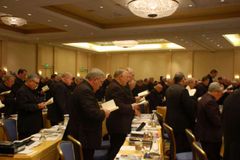 US bishops to hold retreat following abuse scandals