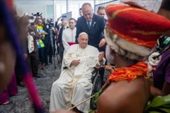 Pope Francis urges stewardship of Papua New Guinea’s resources, peace among tribes