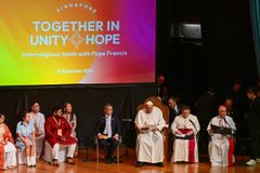 Singapore’s church and civil leaders vow to bolster faith dialogue during papal meeting