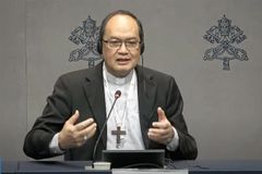 Filipino bishop urges Church to focus on helping migrants, poor at synod