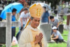 Igalang ang mga namayapa-Bishop Santos