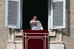 Pope Francis: Self-sacrifice, humble service are key to good leadership