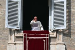 Pope Francis: Self-sacrifice, humble service are key to good leadership