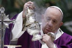 Pope Francis cancels Ash Wednesday Mass, trip to Florence due to knee pain