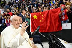 Pope Francis announces Chinese translations for weekly audiences