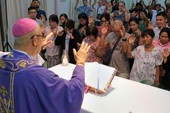 Bishop joins calls for Veloso’s clemency