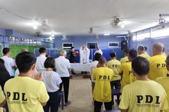 Cardinal David celebrates Mass with political detainees