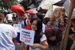Pro-life youth leads ‘candy-condom swap’ in Manila