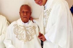 Parishes mourn death of oldest priest