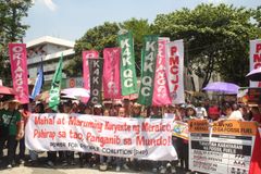 Earth Day 2025: Advocates demand renewable energy, decry ‘tokenistic’ celebrations