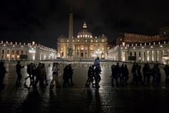 Grief, sorrow in endless lines to bid farewell to Pope Francis