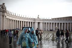 Global interfaith collective honors Pope Francis for uplifting women in religion