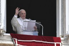 Pope Francis grateful for prayers as he recovers from intestinal surgery