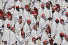 Cardinals ask faithful to pray for their discernment for new Pope