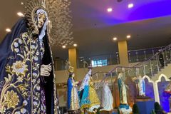 Mananampalataya, inaanyayahan na bisitahin ang Marian exhibit sa UST