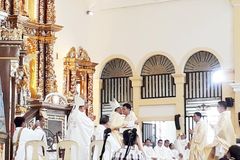 Palo welcomes 3 new priests, deacon