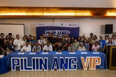 Verde Island fisherfolk press election hopefuls to protect marine corridor, livelihoods