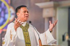 Isantabi ang political interest sa impeachment trial ni VP Duterte, hamon sa mga Senador