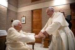 Benedict XVI has not lost his voice, says Archbishop Gänswein