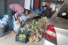 Christian and Muslim families in Gaza receive fresh food aid amid deepening crisis