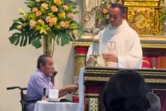 At 76 and wheelchair-bound, acolyte serves God ‘with all I can do’