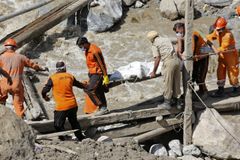 Pope offers prayers for flood victims in Pakistan, Nepal and India