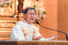 Cardinal Tagle urges Filipino Catholics to confront societal ‘thorns’