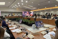 Imbestigasyon sa maanomalyang flood control projects, sinimulan sa Kamara - VeritasPH