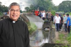Makulong ang mga nagkasala sa floodgates scam, hamon ng Pari sa administrasyong Marcos - VeritasPH