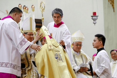 Cardinal Tagle: ‘Bishops, priests are God’s gift to you’