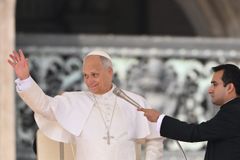 Pope at Audience: Despite everything, Jesus sustains us