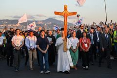 Worldwide Catholic population up, vocations down