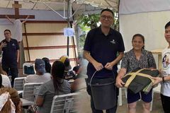 Seafarers at fisher families, pinagkalooban ng relief at financial assistance ng Stella Maris - VeritasPH