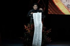 Priest dedicates prestigious Magsaysay award to drug war victims