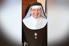 Sister Mary Michael, last of Mother Angelica’s founding nuns, dies at 94