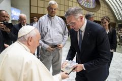 Pope Francis praises Knights of Columbus’ Mother Teresa documentary